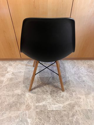 4 Sillas Negras Patas Madera