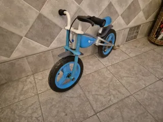 Bicicleta sin pedales azul