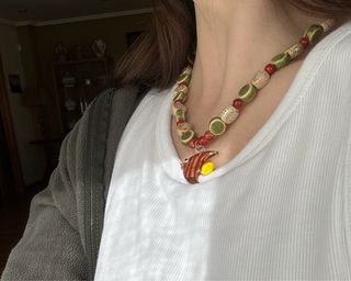 Collar con colgante de pez de cristal