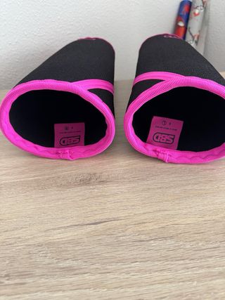 Rodilleras SBD Negras y Fucsia talla S.
