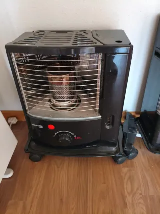 Estufa de parafina Zibro negra