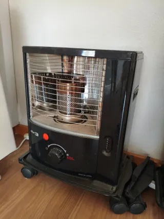 Estufa de parafina Zibro negra