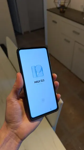 Xiaomi 9T PRO con cargador y funda