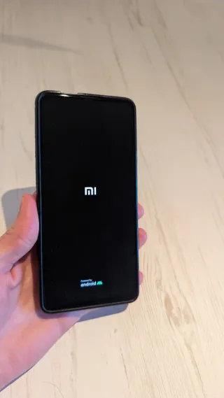 Xiaomi 9T PRO con cargador y funda