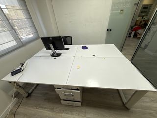 Conjunto 4 mesas y 2 cajoneras