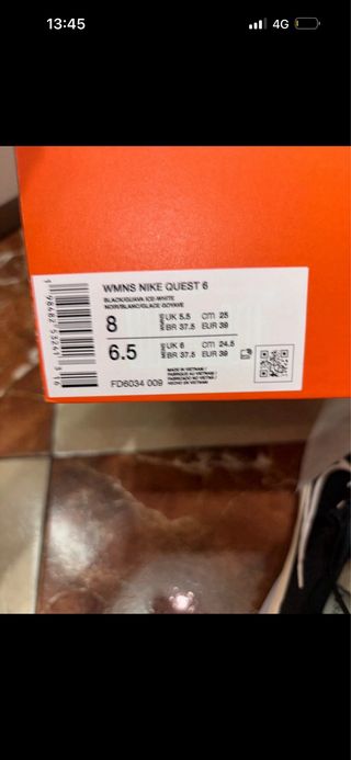 Zapatillas de deporte Nike, con etiqueta