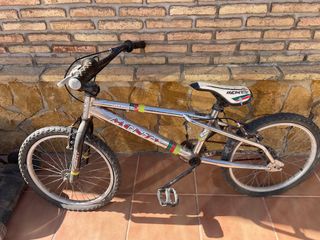 Bicicleta BMX Monty Plata