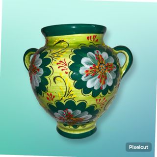 Jarrón de cerámica decorado con flores