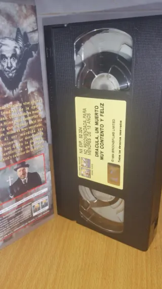 VHS Drácula: Un Muerto Muy Contento y Feliz