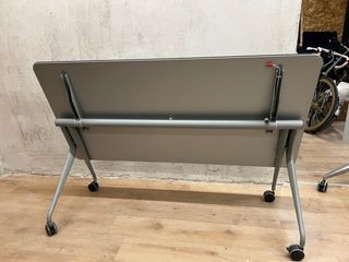 Vendo mesa de oficina profesional plegable