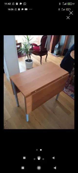 Mesa plegable de madera y metal