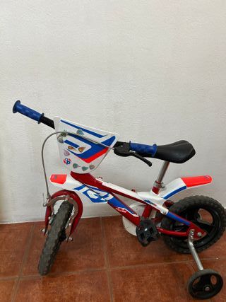 Bicicleta infantil roja y blanca