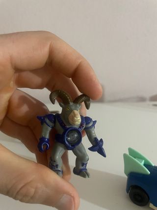 Vehículo y figuras Laser Beasts Battle Beasts