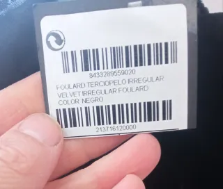 Foulard negro de terciopelo irregular