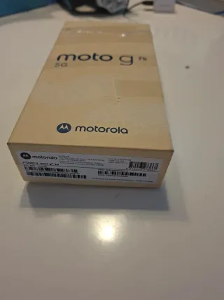 Motorola Moto G75 5G con funda