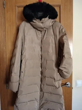 Chaquetón acolchado beige con capucha