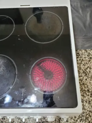 Cocina vitrocerámica Bosch con horno