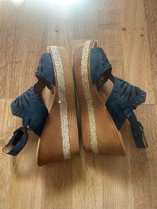 Sandalias cuña azul
