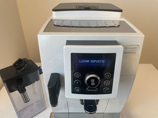Cafetera DeLonghi Superautomática ECAM23.460.W