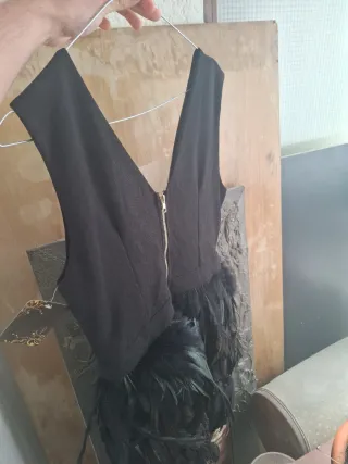 Vestido Danity París Negro Plumas