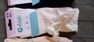 Calcetines bebé con borlones (varios colores)