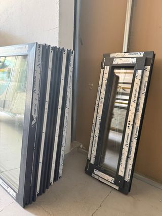 Ventanas correderas de PVC Gris Antracita y fijos
