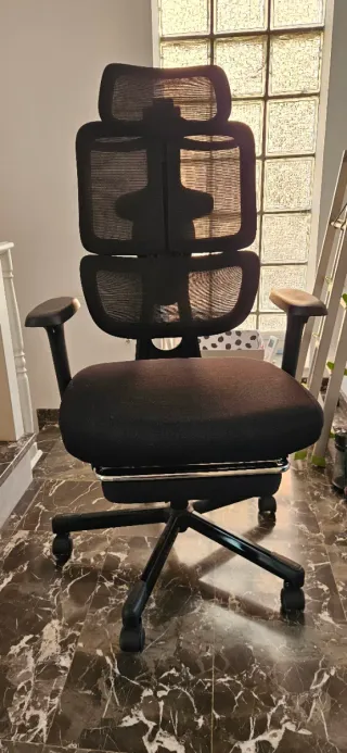 Silla ergonómica de oficina negra