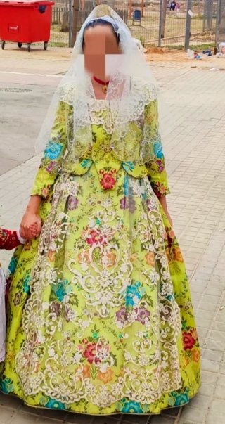 Traje de Fallera con Manteletas