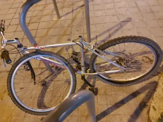 El sillín lo tengo guardado.aparcada en av.puerto