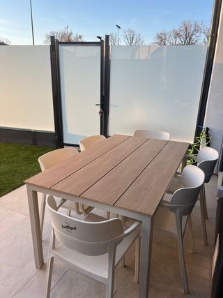 Mesa de jardín nueva