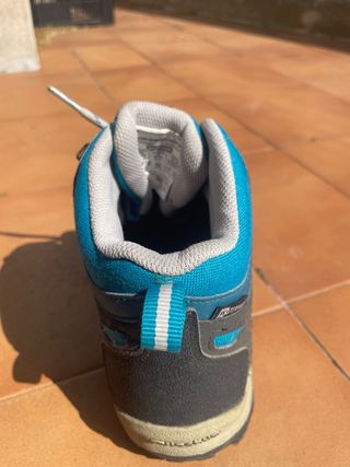 Botas trekking Quechua azul/gris casi nuevas