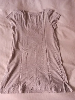 Camisón maternidad gris con mensaje
