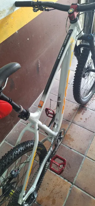 Bici Enduro Kona Rígida 180