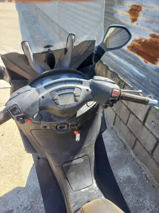 Piaggio X Evo 125 Gris