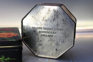 Caja metálica Viuda de Solano.