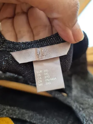 Vestido con un toque metalizado.