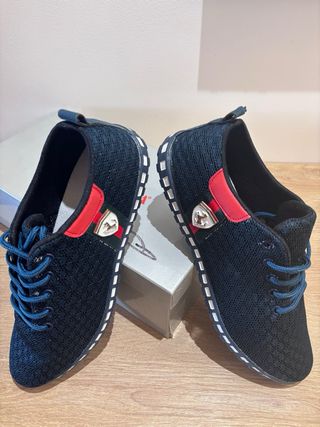 Scarpe Studio Italia blu e rosse