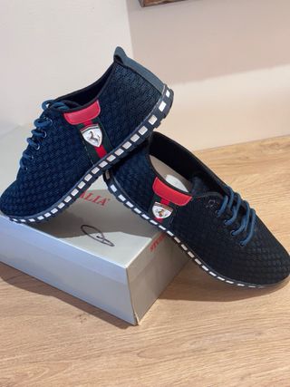 Scarpe Studio Italia blu e rosse