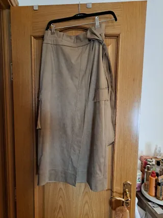 Falda ante mujer beige