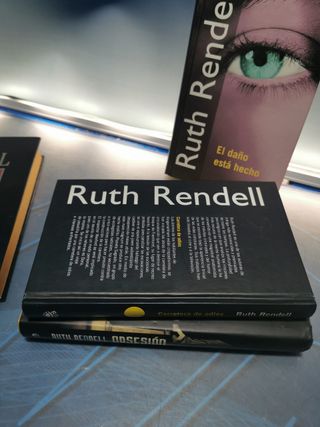 4 libros, 6 novelas del autor Ruth Rendell.