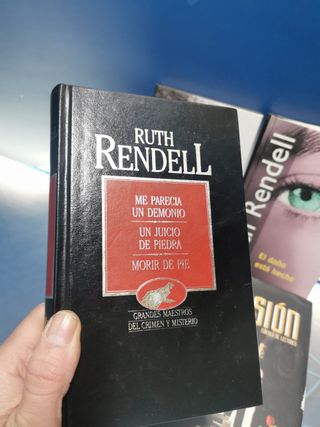 4 libros, 6 novelas del autor Ruth Rendell.