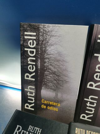 4 libros, 6 novelas del autor Ruth Rendell.