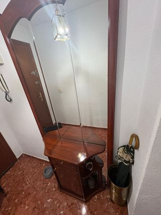 Mueble de entrada con espejo