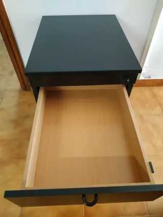 Cajonera negra con ruedas