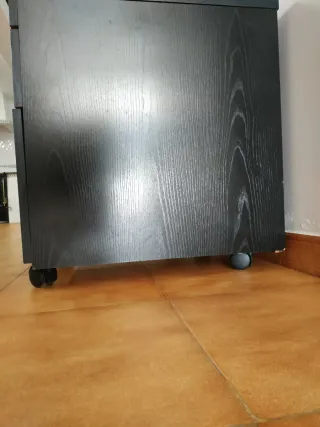 Cajonera negra con ruedas