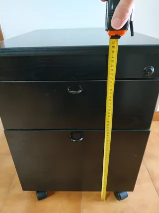 Cajonera negra con ruedas