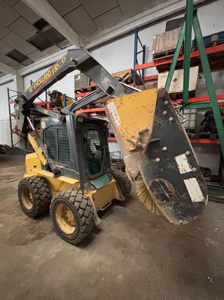 Minicargadora New Holland LS170