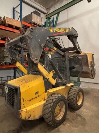 Minicargadora New Holland LS170