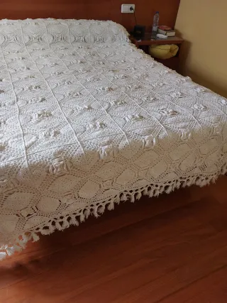 Colcha artesanal de ganchillo