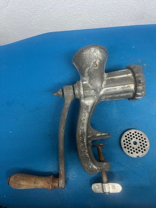 Picadora de carne antigua manual